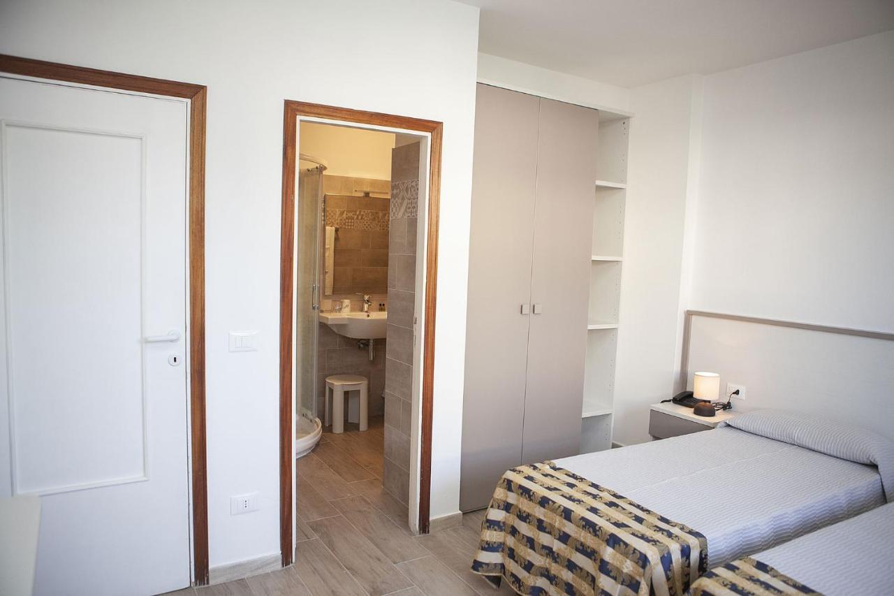Hotel Thomas Marina di Campo Bagian luar foto