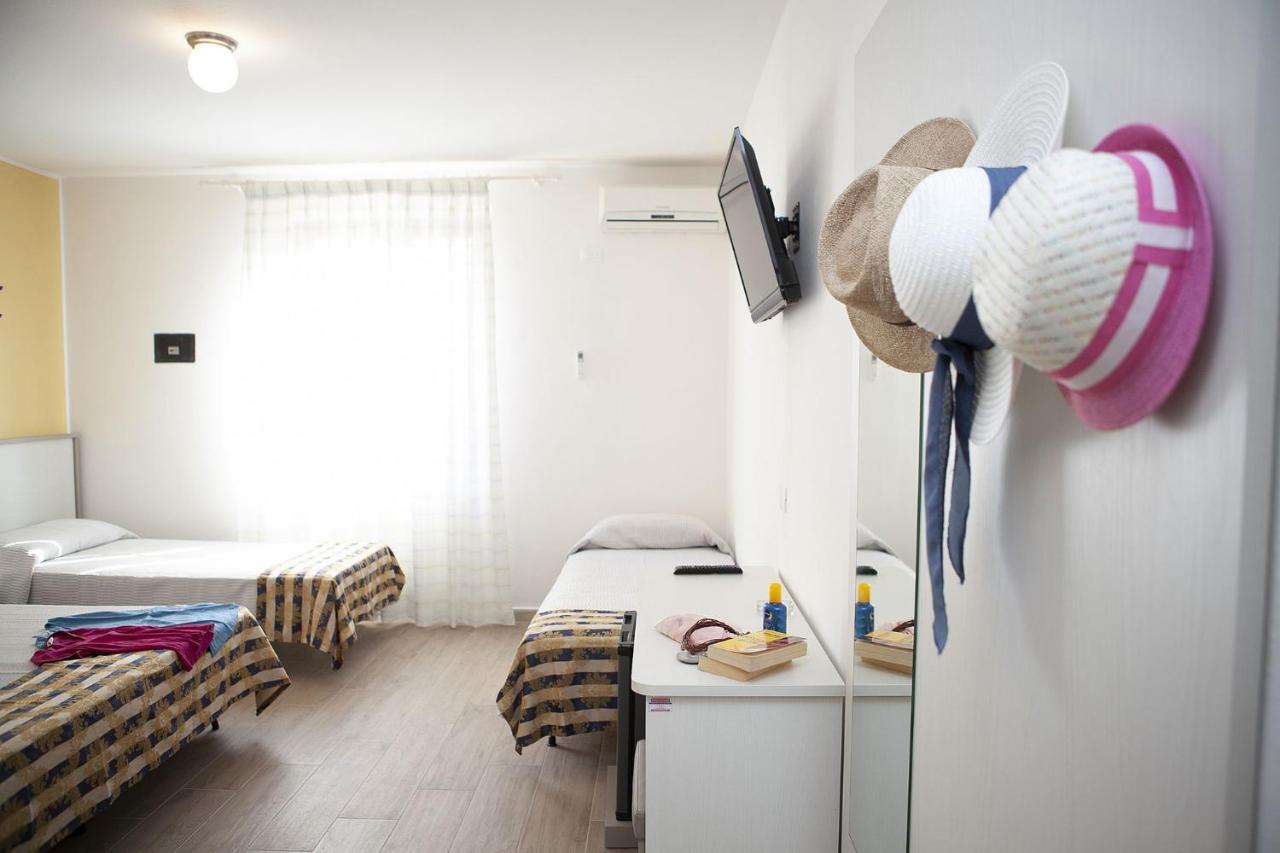 Hotel Thomas Marina di Campo Bagian luar foto