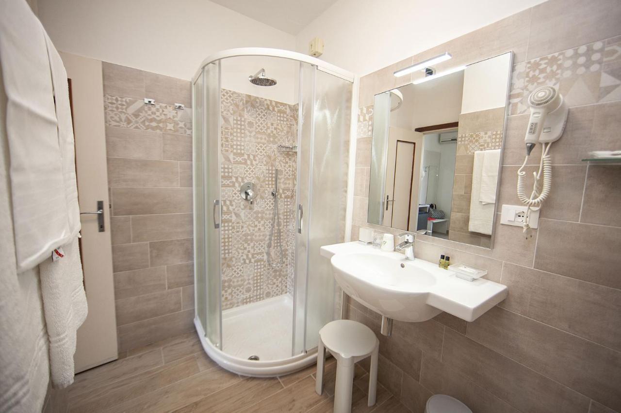 Hotel Thomas Marina di Campo Bagian luar foto