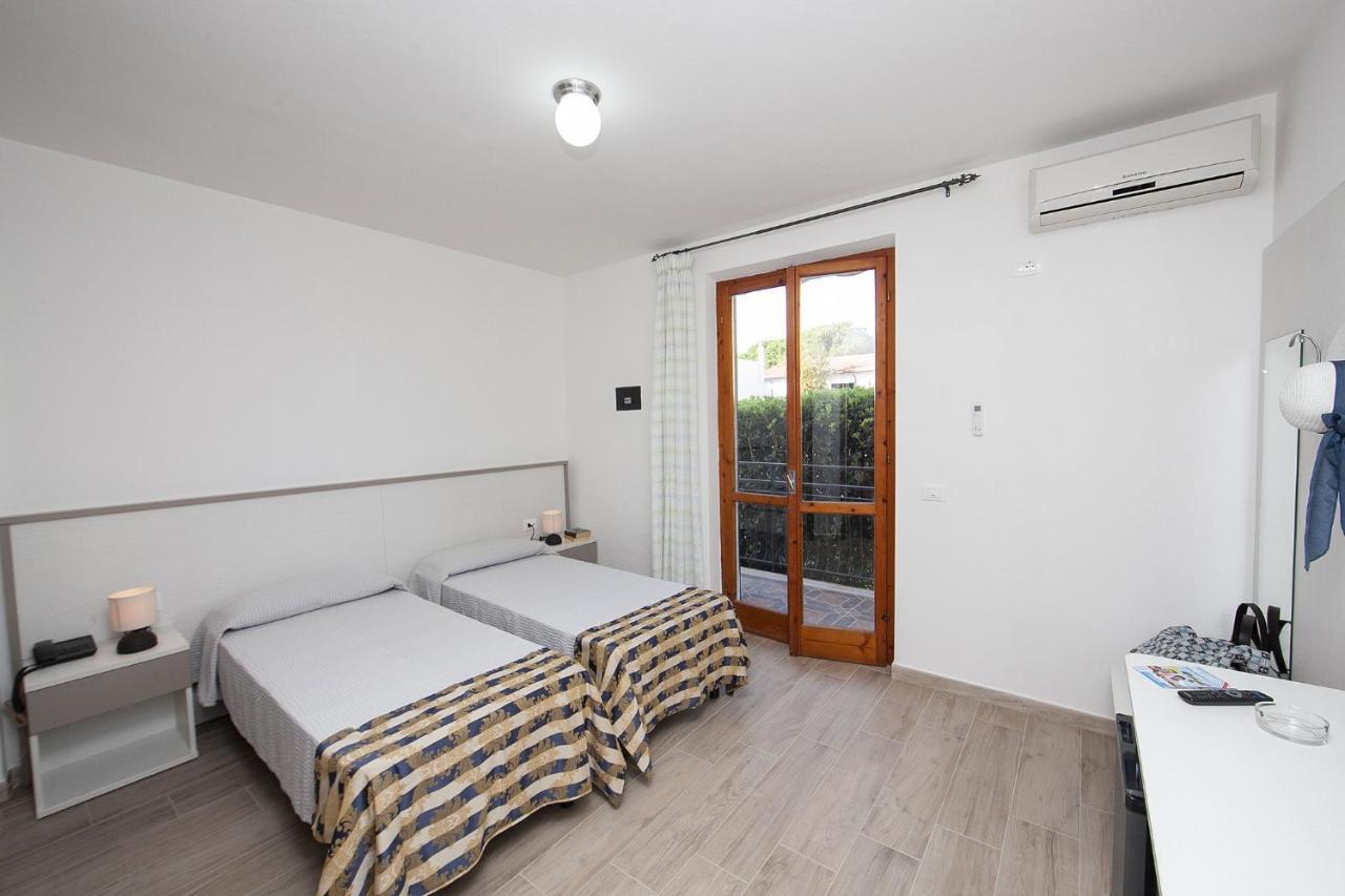 Hotel Thomas Marina di Campo Bagian luar foto