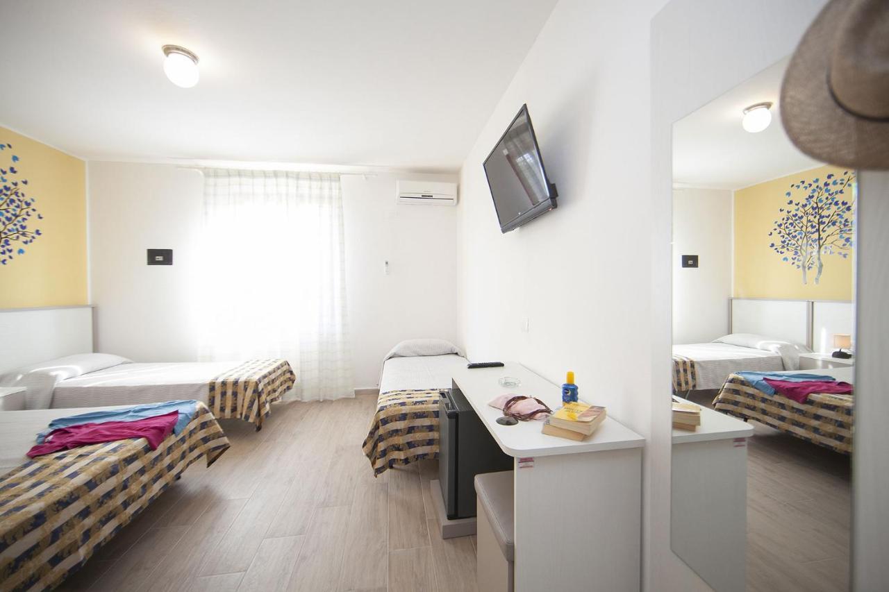 Hotel Thomas Marina di Campo Bagian luar foto
